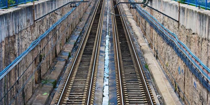 红海危机如何重塑全球贸易？深度解析运输保险飙升与供应链替代方案